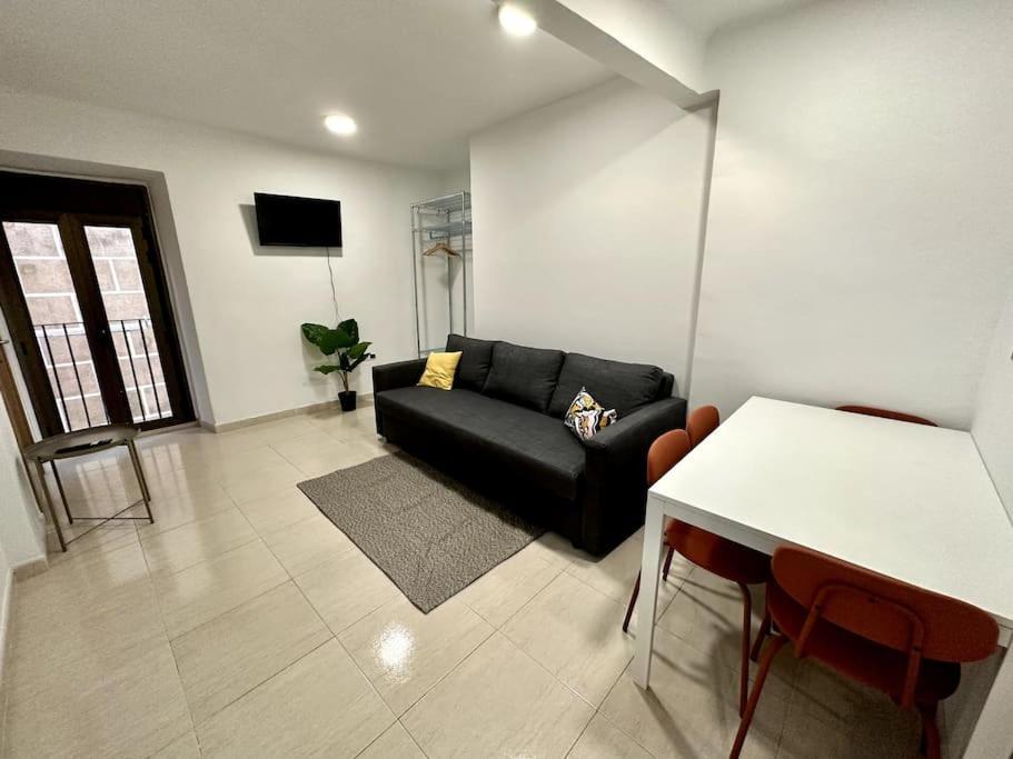 Little Horse Apartments 2 Таррагона Экстерьер фото