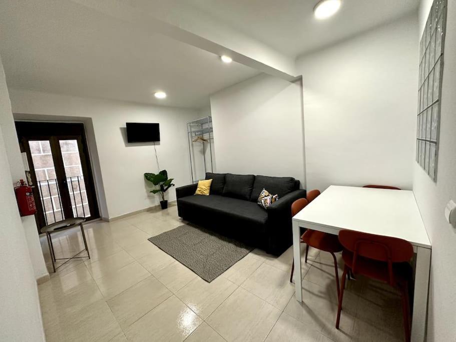 Little Horse Apartments 2 Таррагона Экстерьер фото